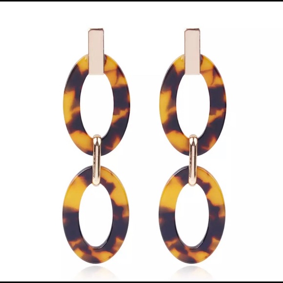 Jewelry - Double oval acrylic leopard print & gold earrings